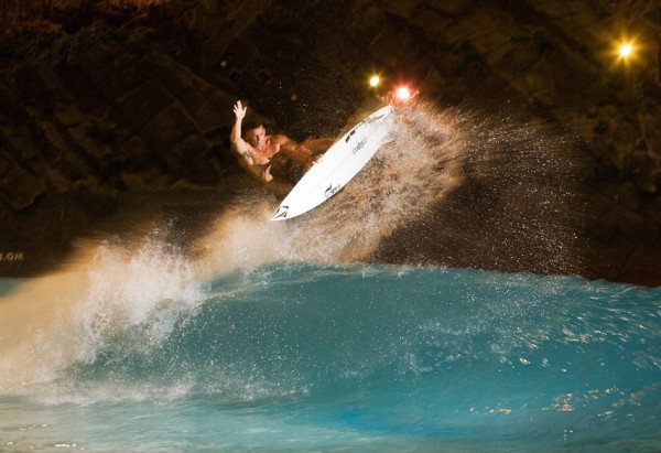 Boosting at the Miyazaki Ocean Dome Wave Pool | Wave Park | Surf Pool