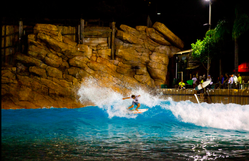 Evan Thompson power hack at Disney's Typhoon Lagoon Wave Pool | Oakley Surf Shop Challenge
